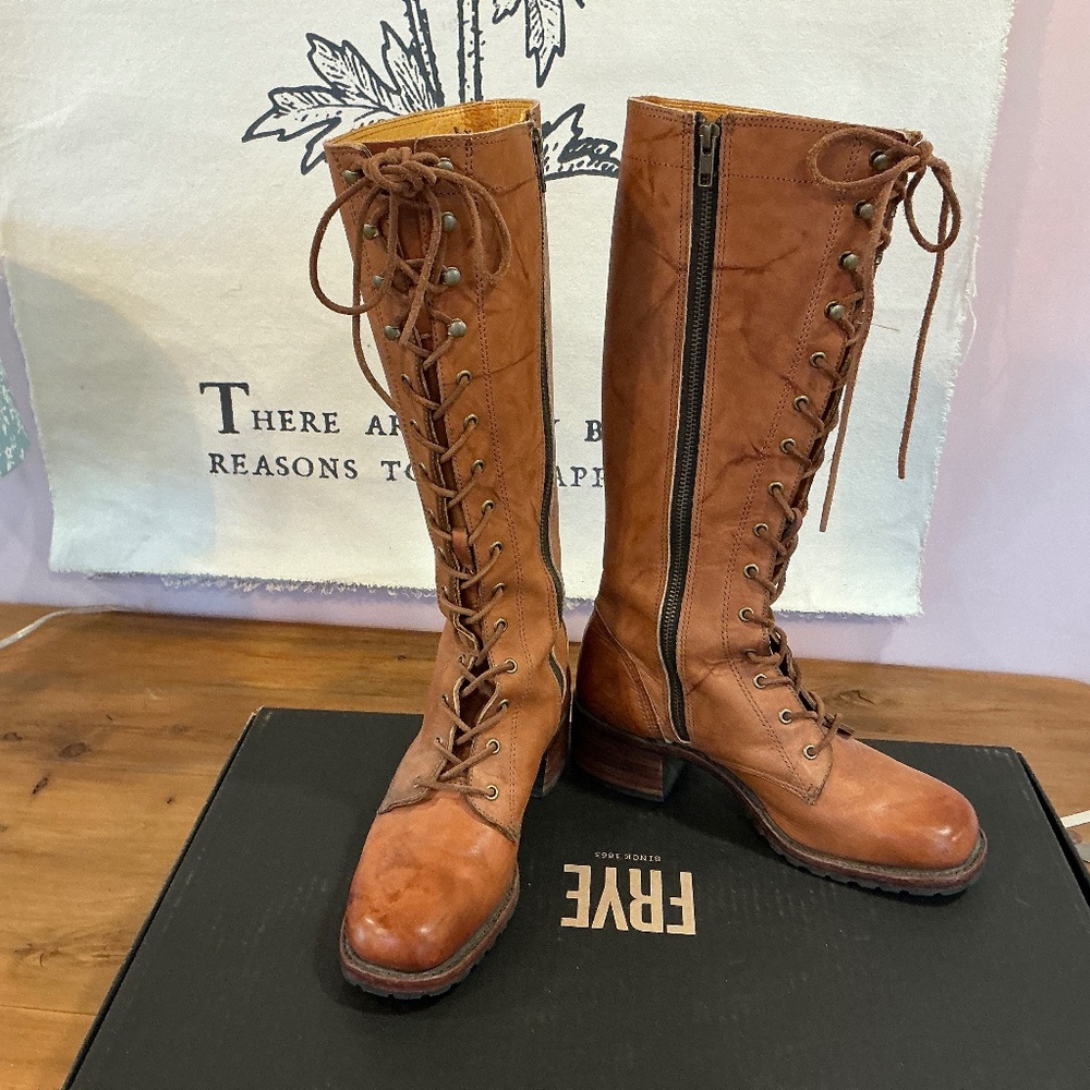 Rare lace up vintage Frye boot